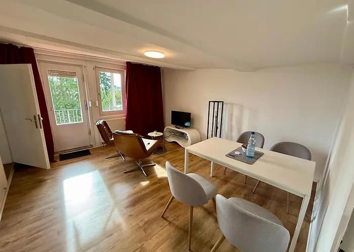 Retro Und Gemuetlichkeit Im Fachwerkhaus - 2 Schlafzimmer, Wohnzimmer, Parkplatz, Balkon Lägenhet *