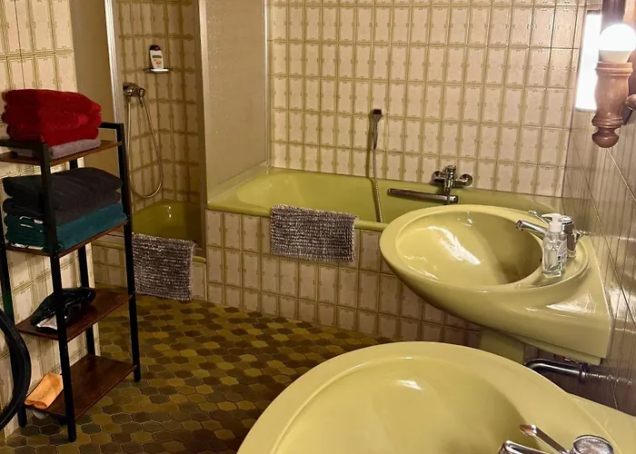 Retro Und Gemuetlichkeit Im Fachwerkhaus - 2 Schlafzimmer, Wohnzimmer, Parkplatz, Balkon Lägenhet *